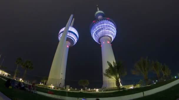 Kuwait Towers timelapse hyperlapse - najbardziej znany zabytek Kuwejtu. Kuwejt, Bliski Wschód — Wideo stockowe