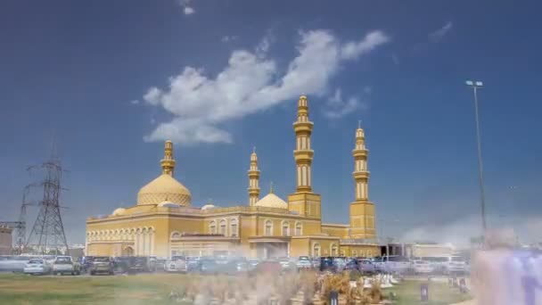 Moderno edificio de la mezquita en Kuwait timelapse hyperlapse — Vídeos de Stock