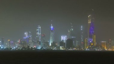 Kuveyt 'te gökdelenli gece zaman çizelgesi alacakaranlıkta aydınlandı. Kuveyt Şehri, Orta Doğu