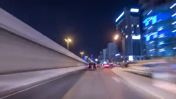 Berkendara melalui lalu lintas di jalan raya Timelapse hyperlapse di Kuwait. Kuwait, Timur Tengah — Stok Video