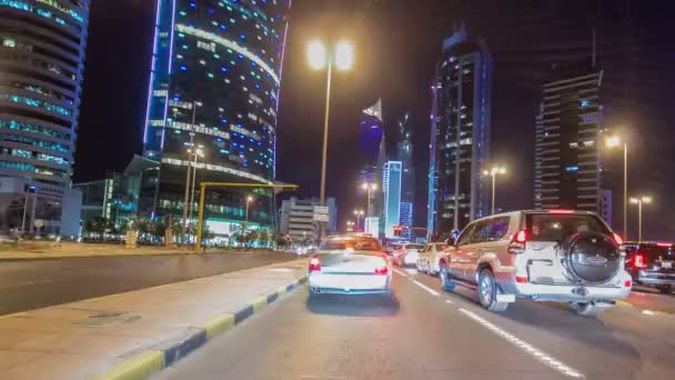 在科威特，开车穿过城市高速公路上的交通，时隔失速。科威特、中东 — 图库视频影像