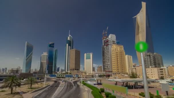 Skyline with Skyscrapers timelapse hyperlapse in Kuwait City downtown (en inglés). Ciudad de Kuwait, Oriente Medio — Vídeos de Stock