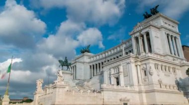 Roma, İtalya. Kral Vittorio Emanuele Ii timelapse dev binicilik heykeli ile Ünlü Vittoriano.