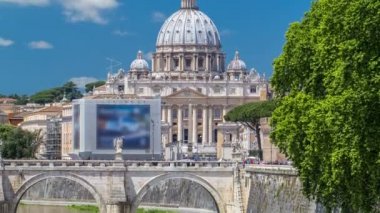 Saint Peter katedraltimelapse ve köprü Saint Angel, Roma, İtalya görünümü