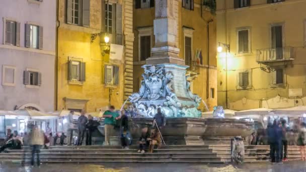 Uitzicht op Rotonda-plein en fontein timelapse in de buurt van Pantheon bij nachtlampje. Rome, Italië — Stockvideo