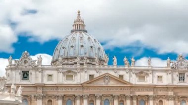 Basilica di San Pietro 'nun tepesinde Vatikan Şehri, Roma, İtalya