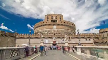 Aziz Melek Şatosu Sant Angelo ve Ponte Sant Angelo 'yu Tiber Nehri' nin zaman atlaması üzerine köprüleyin, Roma, İtalya