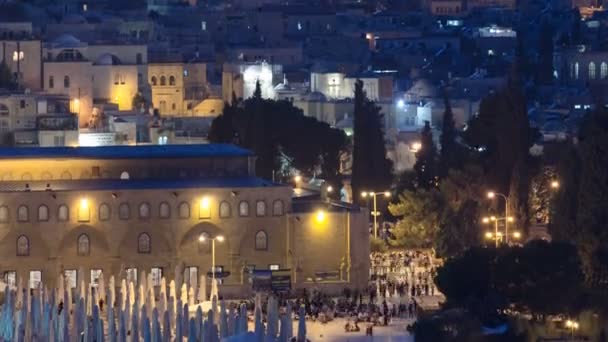 オリーブ山、エルサレム、聖地からの旧市街とアル・アクサ・モスクの夜のタイムラプスの眺め — ストック動画