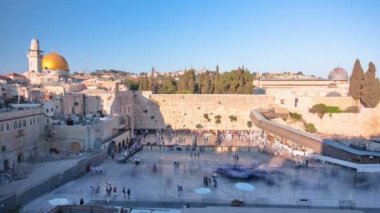 Batı Duvarı ve Günbatımı zaman atlamasında Kayanın altın Kubbesi de dahil olmak üzere Kudüs'teki Tapınak Dağı