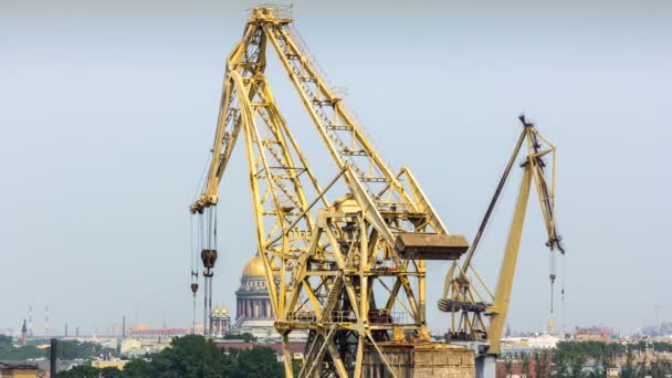 St. Petersburg. Top view of the historic city center and the dome of St. Isaacs Cathedral timelapse. — Stock Video