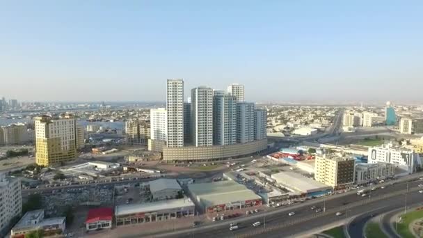 Paisaje urbano de Ajman con edificios modernos vista aérea — Vídeos de Stock