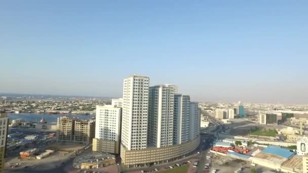 Stadsbilden i Ajman med moderna byggnader topp Flygfoto — Stockvideo