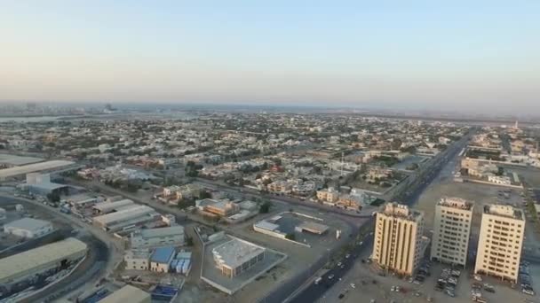 Cityscape de Ajman com edifícios modernos vista aérea superior — Vídeo de Stock