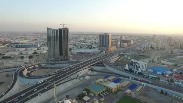 Cityscape de Ajman com edifícios modernos vista aérea superior — Vídeo de Stock