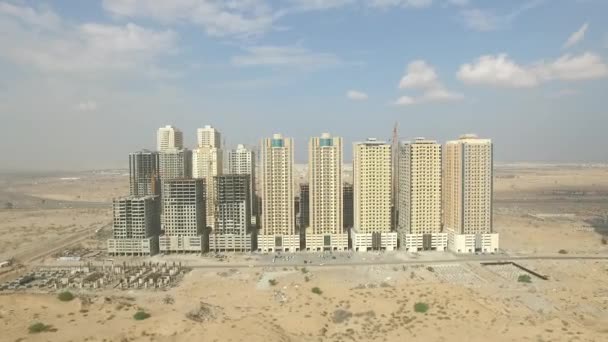 Stadsbilden i Ajman med moderna byggnader topp Flygfoto — Stockvideo