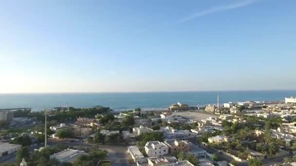 Stadtbild von ajman mit modernen Gebäuden Luftaufnahme — Stockvideo