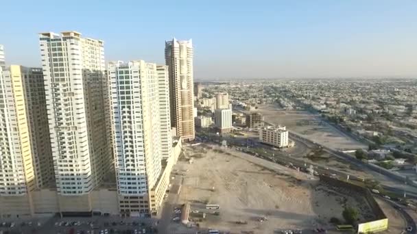Stadsbilden i Ajman med moderna byggnader topp Flygfoto — Stockvideo