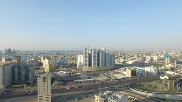 Cityscape de Ajman com edifícios modernos vista aérea superior — Vídeo de Stock