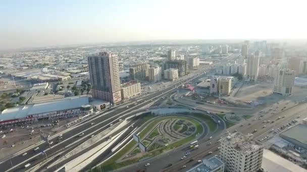 Міський пейзаж Аджман з сучасних будівель повітряних вид зверху — стокове відео