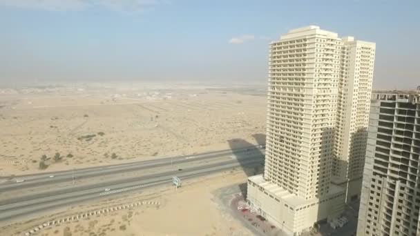 Paesaggio urbano di Ajman con edifici moderni vista aerea dall'alto — Video Stock