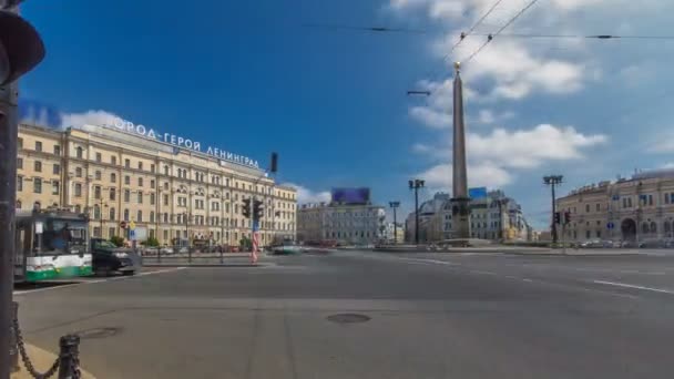 Vosstaniya carré et Obélisque Hero City Leningrad timelapse hyperlapse. ST.PETERSBURG, RUSSIE — Video