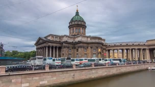 Kazan Cathedral ou Kazanskiy Kafedralniy Sobor hyperlapse timelapse em São Petersburgo — Vídeo de Stock