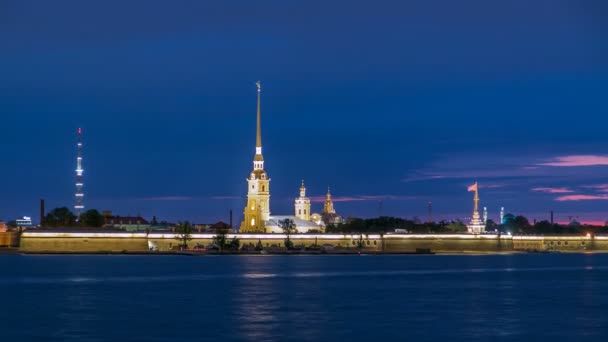 Peter och Paul Fortress natten timelapse är ursprungliga citadelen av St. Petersburg, Ryssland — Stockvideo