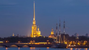 Peter ve Paul Fortress gece timelapse için özgün kalenin St. Petersburg, Rusya'nın günüdür