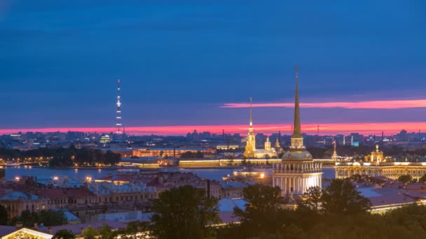 Night view of historic center from the colonnade of St. Isaacs Cathedral timelapse. — Stock Video