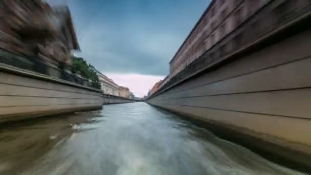 Riviertochten op de grachten van St. Petersburg Rusland timelapse hyperlapse — Stockvideo