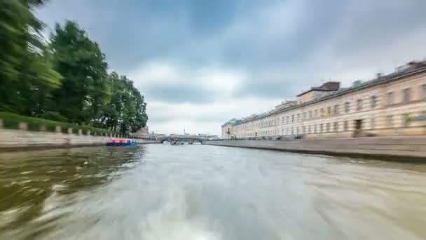 Wycieczki rzeką na kanałach Sankt Petersburg Rosja timelapse Hyperlapse — Wideo stockowe