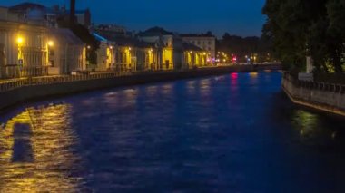 Gece saatlerinde Fontanka nehri