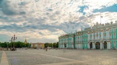 Rus kralların Nişangah ı gören Kışlık Saray şimdi Sanat Müzesi 