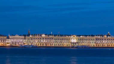 Palace dolgu ve Kışlık Sarayın timelapse Haziran gecesi. St. Petersburg, Rusya Federasyonu
