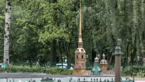 San Petersburgo. Mini City en el timelapse de Alexander Park. Diseño de la Catedral de Pedro y Pablo — Vídeo de stock