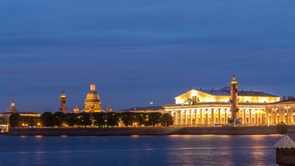 Eski borsa timelapse hyperlapse, rastralnye sütun, St. Isaacs Katedrali manzarası. St. Petersburg Rusya — Stok video