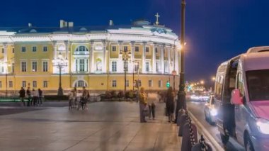 Binanın Rus Anayasa Mahkemesi timelapse Peter anıt yakınındaki, Boris Yeltsin, gece aydınlatma ad Kütüphane binası. Rusya, Saint-Petersburg