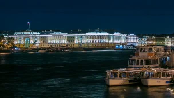 Gebouw van de Russische constitutionele Hof timelapse, Monument van Peter I, bouwen van bibliotheek van een naam van Boris Yeltsin, nacht verlichting. Rusland, Sint-Petersburg — Stockvideo