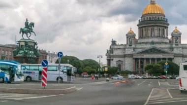 Saint Isaacs Katedrali ve İmparator I. Nicholas Anıtı timelapse, St. Petersburg, Rusya