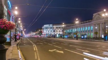 Sankt-Peterburg timelapse gece Nevskiy prospekt hareketi