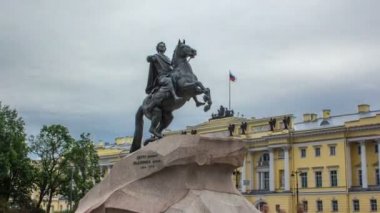 Anıt Rus imparator Peter bronz Süvari timelapse hyperlapse, St. Petersburg, Rusya Federasyonu bilinen harika,