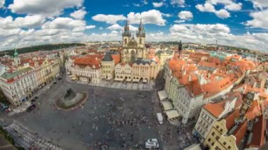 Prag, Çek Cumhuriyeti'nde Old Town Square timelapse. Bu en iyi şehir meydanı Staromestka nameste biliyorum .