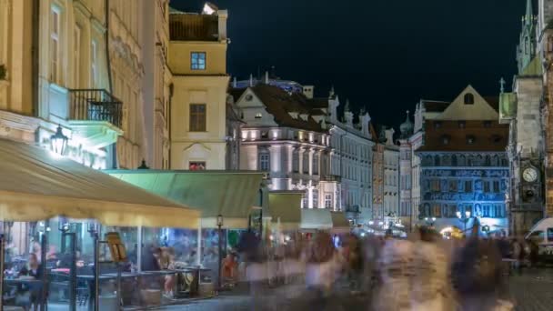 Nachtzicht op het oude stadsplein timelapse in Praag. Tsjechische Republiek — Stockvideo