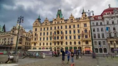 Art Nouveau, Prag Namesti Republiky istasyonunun Old Town Stare Mesto'da zaman atlamalı hiperlapse binaları. Prag, Çek Cumhuriyeti