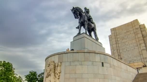 Έφιππο άγαλμα του Jan Ζίσκα timelapse hyperlapse στο Εθνικό Μουσείο Τσεχίας Vitkov, Πράγα. — Αρχείο Βίντεο