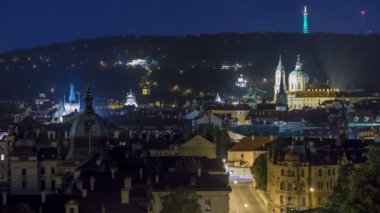 arkasında petrin tepe ile aziz nicolas kilisesinin gece görünümü timelapse.