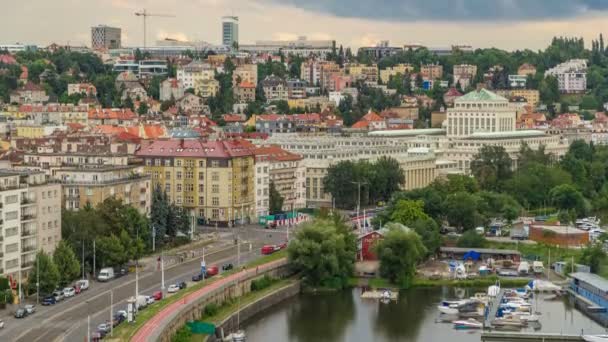 Blick auf Prag Zeitraffer von der Aussichtsplattform von Visegrad. Prag. Tschechische Republik. — Stockvideo