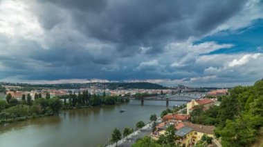 Visegrad gözlem güvertesinden Prag timelapse görünümü. Prag. Çek Cumhuriyeti.
