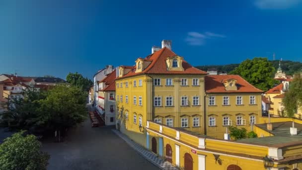 Telhados da casa em Kampa Island perto de Charles Bridge hyperlapse, Praga, República Checa — Vídeo de Stock