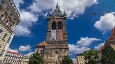 Jindrisska Kulesi timelapse hyperlapse - Prag en yüksek çan kulesi.